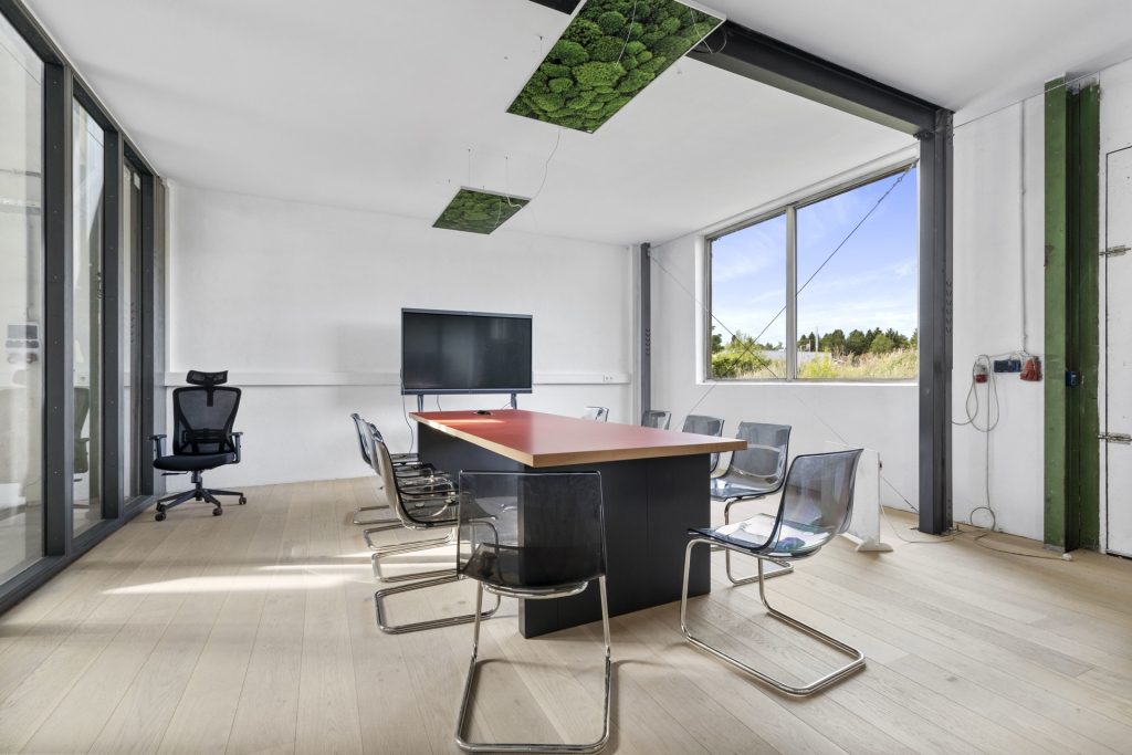 HUST Immobilien GmbH & Co. KG - Immobilienangebot - Karlsbad - Alle - Wo Funktion auf Flexibilität trifft – Gewerbehalle mit vielen Highlights