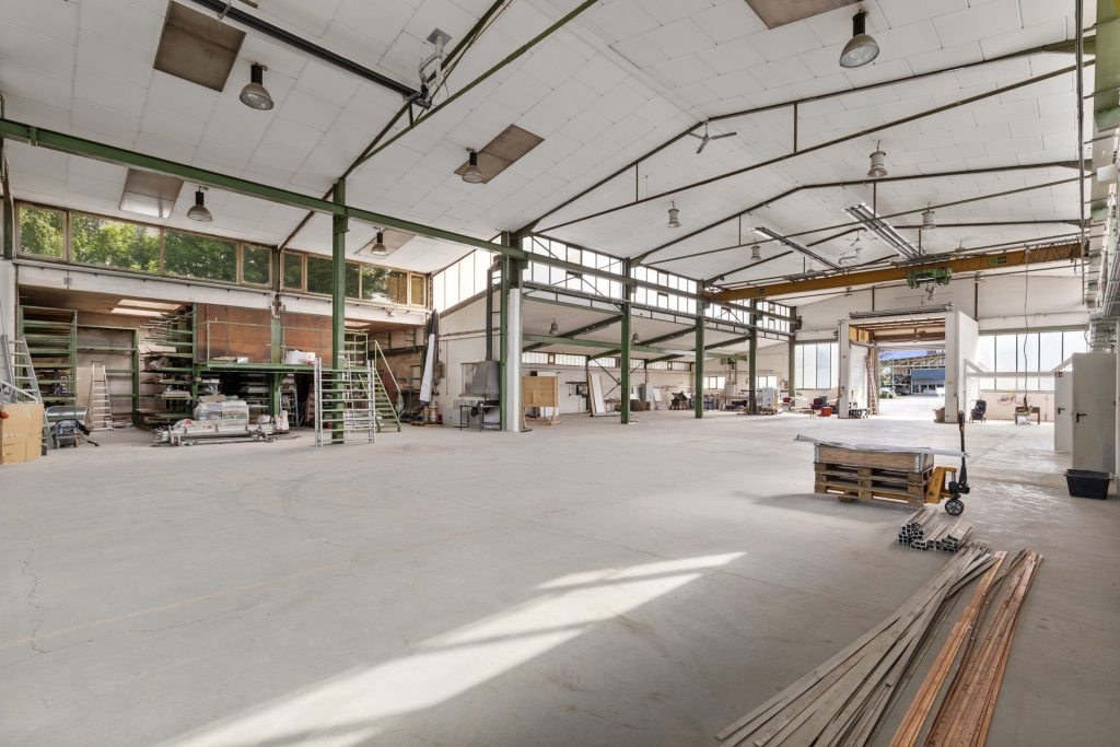 HUST Immobilien GmbH & Co. KG - Immobilienangebot - Karlsbad - Alle - Wo Funktion auf Flexibilität trifft – Gewerbehalle mit vielen Highlights