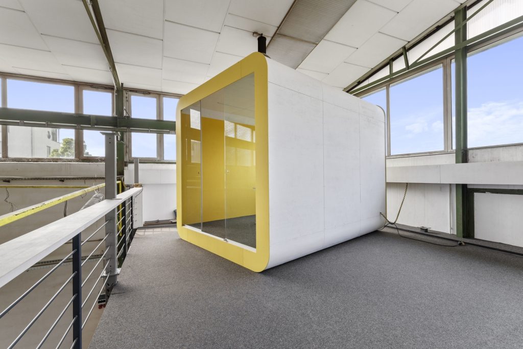HUST Immobilien GmbH & Co. KG - Immobilienangebot - Karlsbad - Alle - Wo Funktion auf Flexibilität trifft – Gewerbehalle mit vielen Highlights