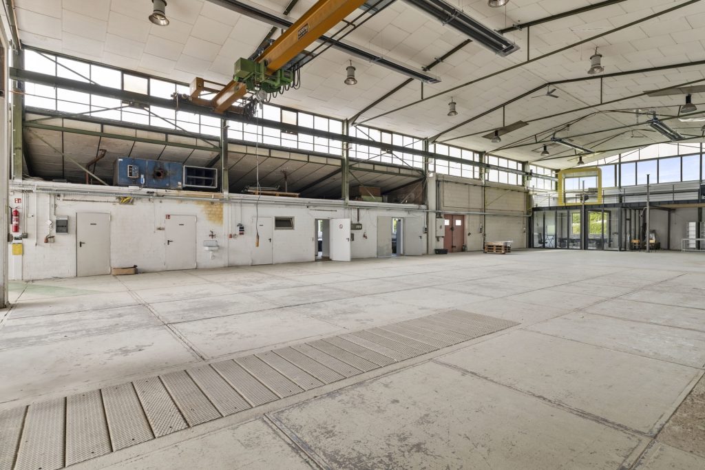 HUST Immobilien GmbH & Co. KG - Immobilienangebot - Karlsbad - Alle - Wo Funktion auf Flexibilität trifft – Gewerbehalle mit vielen Highlights