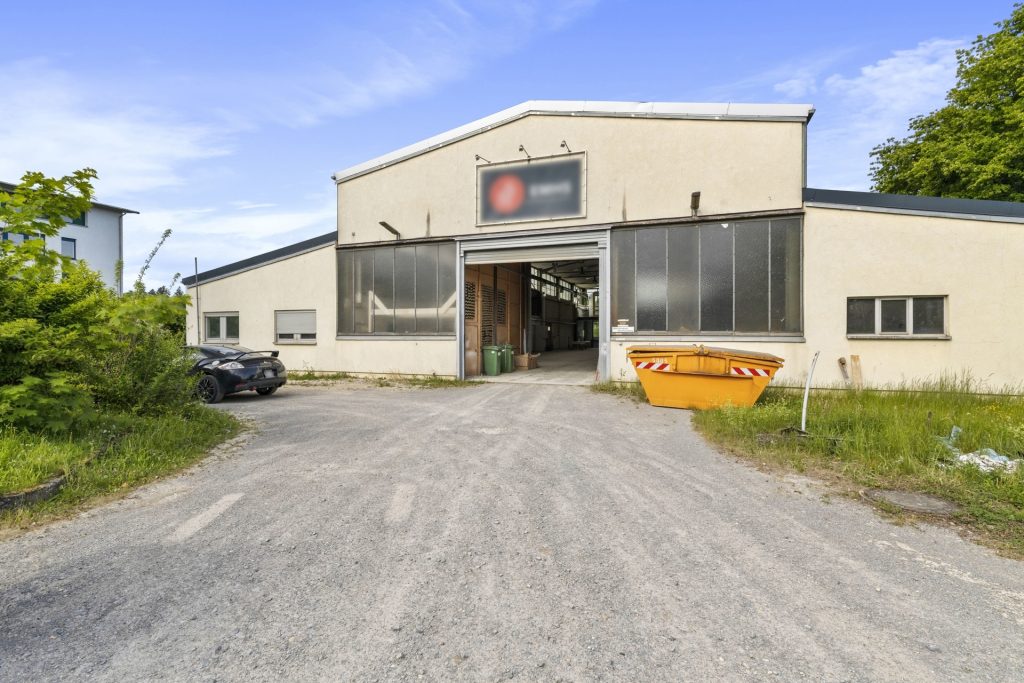 HUST Immobilien GmbH & Co. KG - Immobilienangebot - Karlsbad - Alle - Wo Funktion auf Flexibilität trifft – Gewerbehalle mit vielen Highlights
