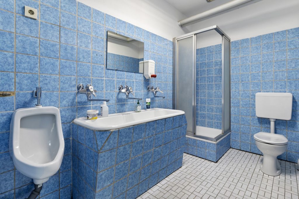HUST Immobilien GmbH & Co. KG - Immobilienangebot - Karlsbad - Alle - Wo Funktion auf Flexibilität trifft – Gewerbehalle mit vielen Highlights