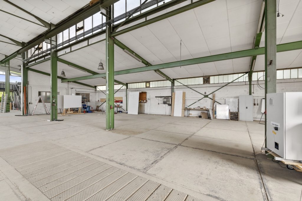 HUST Immobilien GmbH & Co. KG - Immobilienangebot - Karlsbad - Alle - Wo Funktion auf Flexibilität trifft – Gewerbehalle mit vielen Highlights