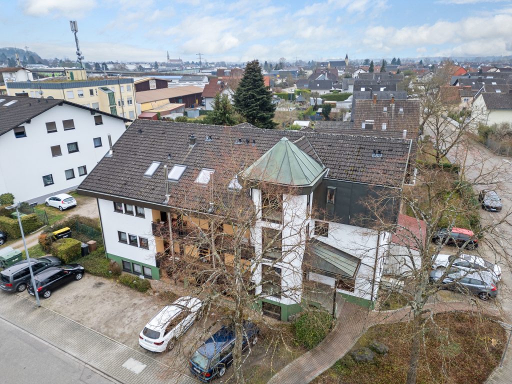 HUST Immobilien GmbH & Co. KG - Immobilienangebot - Sinzheim / Kartung - Alle - Gepflegtes Mehrfamilienhaus mit 12 Wohnungen in Sinzheim / Kartung bei Baden-Baden