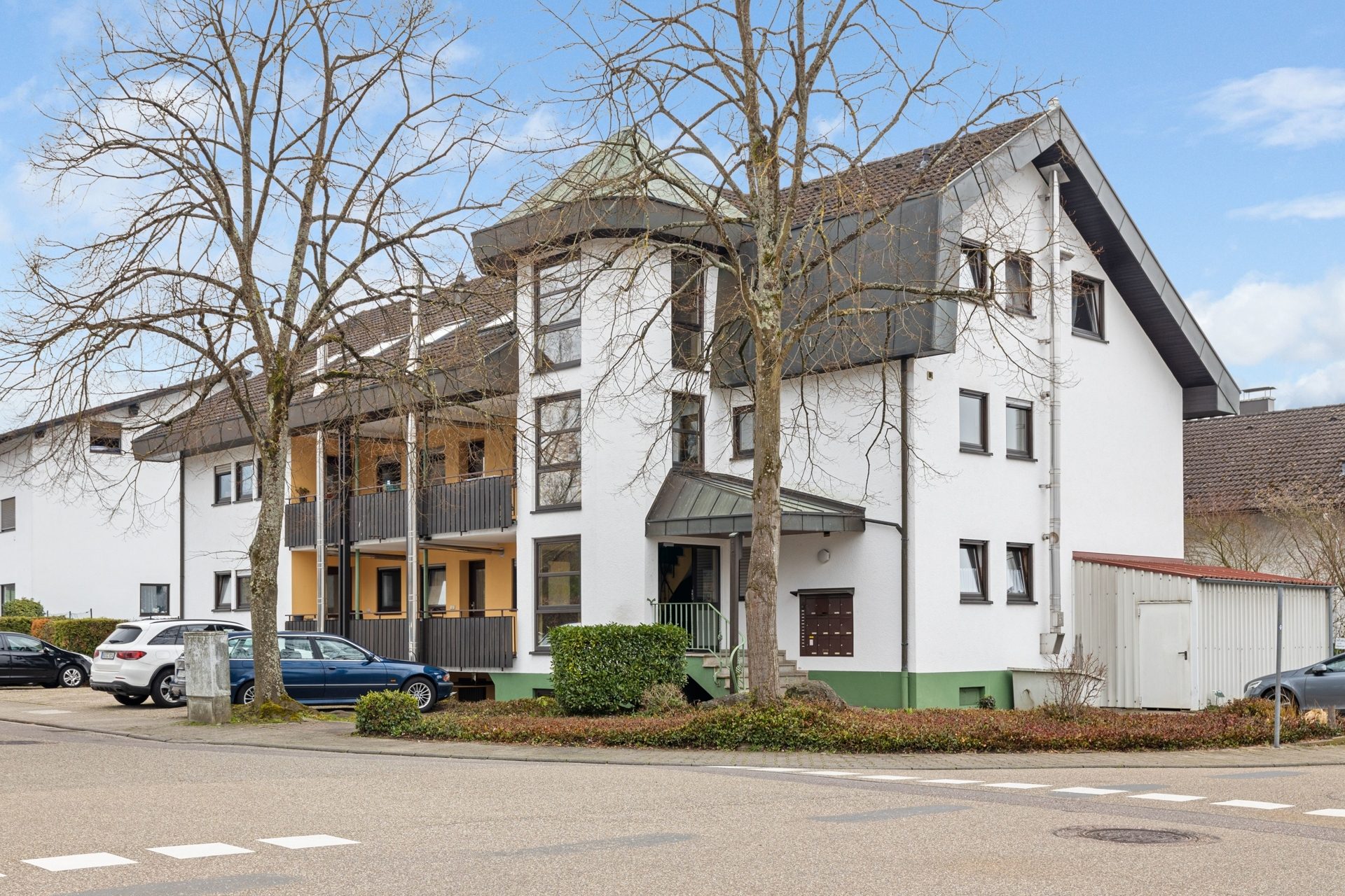 HUST Immobilien GmbH & Co. KG - Immobilienangebot - Sinzheim / Kartung - Alle - Gepflegtes Mehrfamilienhaus mit 12 Wohnungen in Sinzheim / Kartung bei Baden-Baden