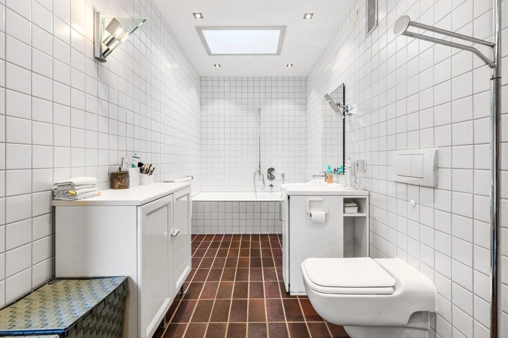 HUST Immobilien GmbH & Co. KG - Immobilienangebot - Karlsruhe - Alle - Privatsphäre für Ihre Familie! Gepflegter Winkelbungalow mit Nebengebäude (ELW) in KA, NW-Stadt