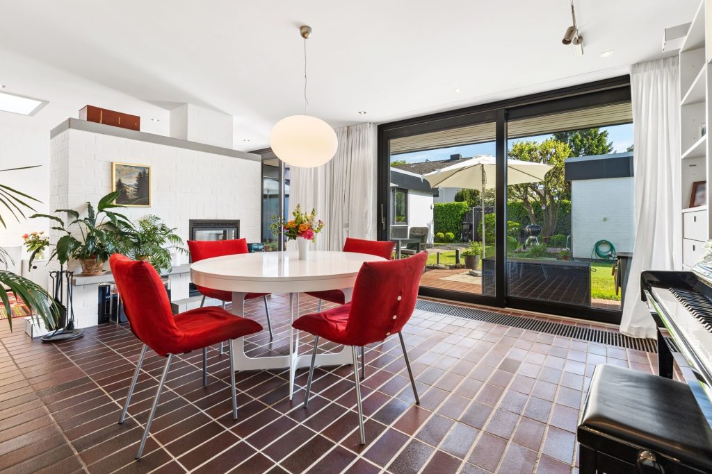 HUST Immobilien GmbH & Co. KG - Immobilienangebot - Karlsruhe - Alle - Privatsphäre für Ihre Familie! Gepflegter Winkelbungalow mit Nebengebäude (ELW) in KA, NW-Stadt