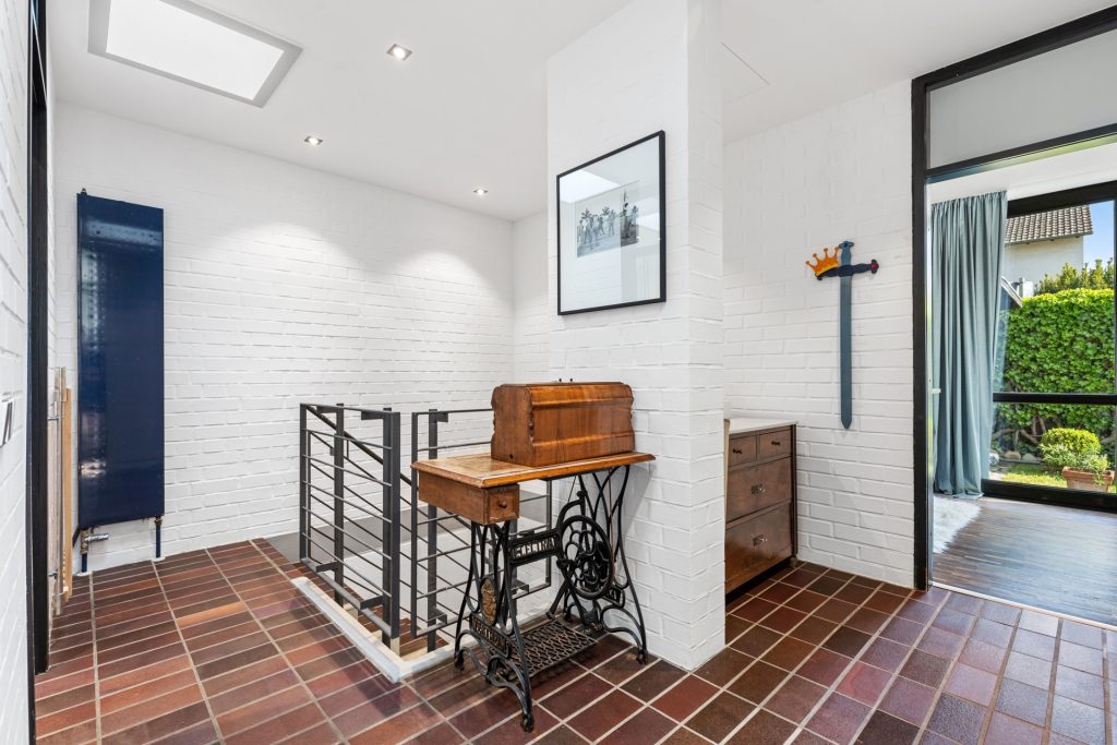 HUST Immobilien GmbH & Co. KG - Immobilienangebot - Karlsruhe - Alle - Privatsphäre für Ihre Familie! Gepflegter Winkelbungalow mit Nebengebäude (ELW) in KA, NW-Stadt
