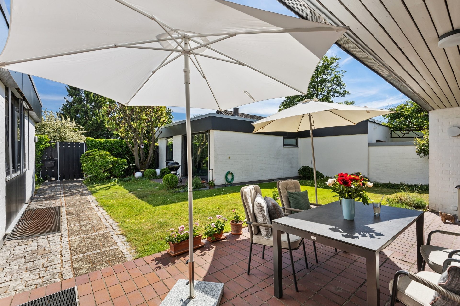 HUST Immobilien GmbH & Co. KG - Immobilienangebot - Karlsruhe - Alle - Privatsphäre für Ihre Familie! Gepflegter Winkelbungalow mit Nebengebäude (ELW) in KA, NW-Stadt