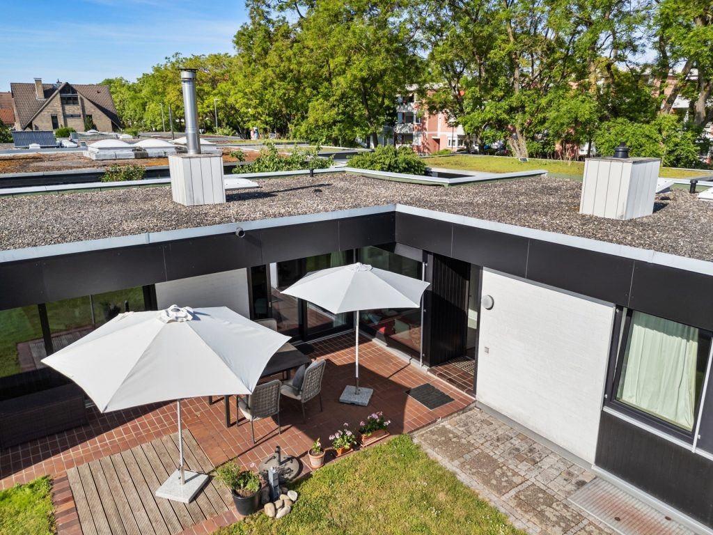 HUST Immobilien GmbH & Co. KG - Immobilienangebot - Karlsruhe - Alle - Privatsphäre für Ihre Familie! Gepflegter Winkelbungalow mit Nebengebäude (ELW) in KA, NW-Stadt