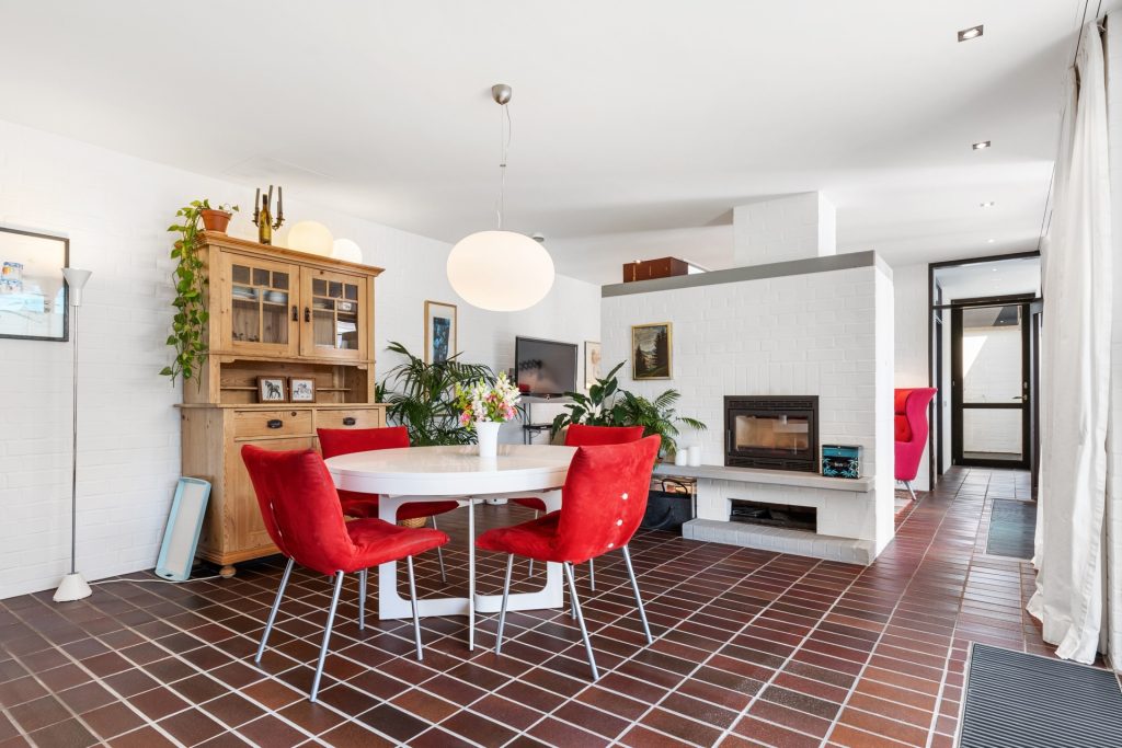 HUST Immobilien GmbH & Co. KG - Immobilienangebot - Karlsruhe - Alle - Privatsphäre für Ihre Familie! Gepflegter Winkelbungalow mit Nebengebäude (ELW) in KA, NW-Stadt