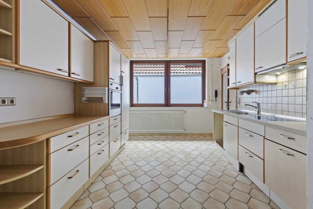 HUST Immobilien GmbH & Co. KG - Immobilienangebot - Stutensee / Spöck - Alle - Großzügiges Zuhause für Familien oder Mehrgenerationen – sofort bezugsfrei