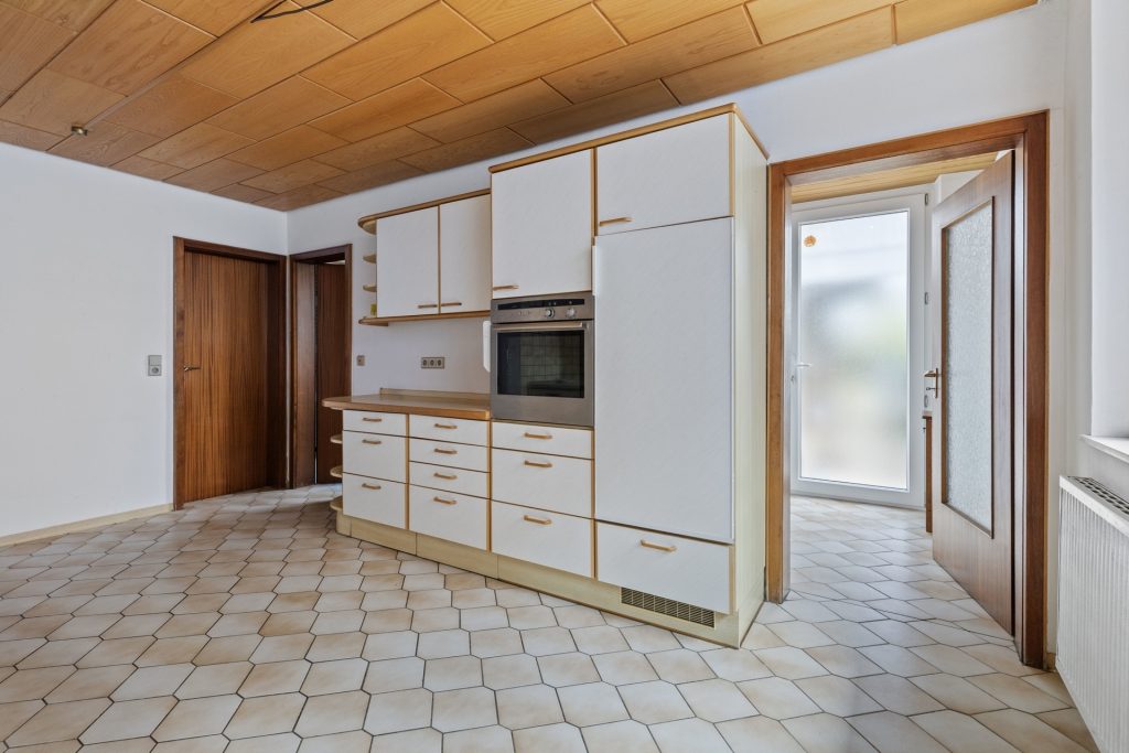 HUST Immobilien GmbH & Co. KG - Immobilienangebot - Stutensee / Spöck - Alle - Großzügiges Zuhause für Familien oder Mehrgenerationen – sofort bezugsfrei