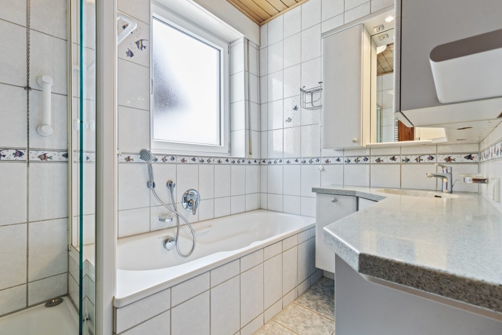 HUST Immobilien GmbH & Co. KG - Immobilienangebot - Stutensee / Spöck - Alle - Großzügiges Zuhause für Familien oder Mehrgenerationen – sofort bezugsfrei