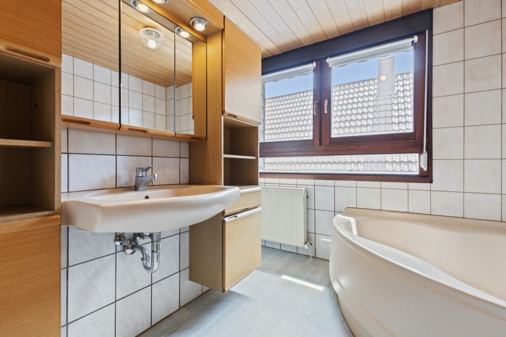 HUST Immobilien GmbH & Co. KG - Immobilienangebot - Stutensee / Spöck - Alle - Großzügiges Zuhause für Familien oder Mehrgenerationen – sofort bezugsfrei