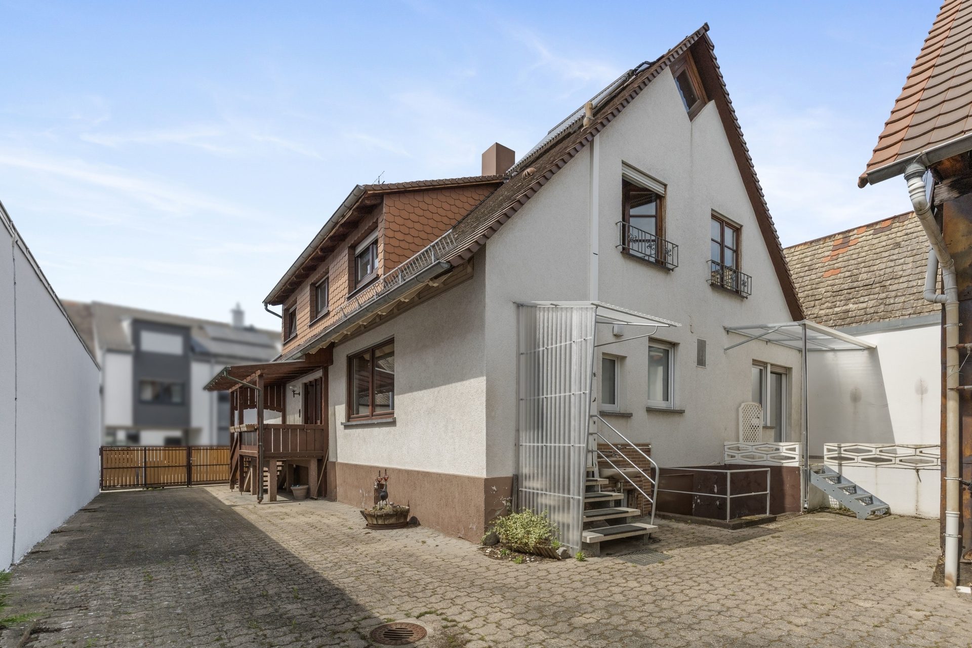 HUST Immobilien GmbH & Co. KG - Immobilienangebot - Stutensee / Spöck - Alle - Großzügiges Zuhause für Familien oder Mehrgenerationen – sofort bezugsfrei