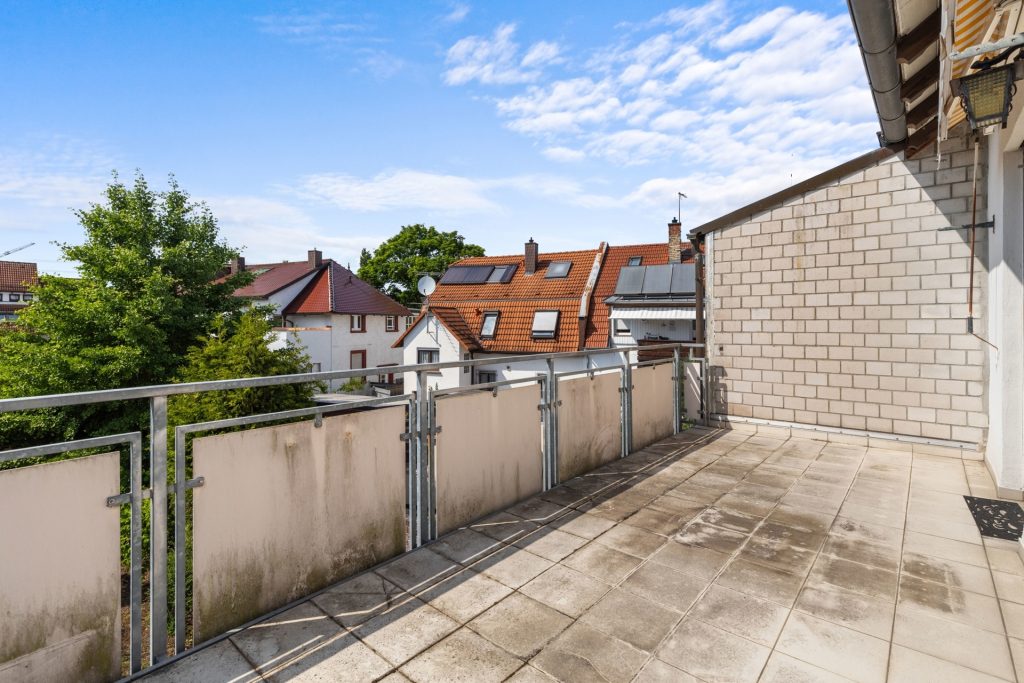 HUST Immobilien GmbH & Co. KG - Immobilienangebot - Karlsruhe / Daxlanden - Alle - Sanierungsbedürftige DHH mit Potenzial – Garten & Terrasse in ruhiger Lage in KA-Daxlanden