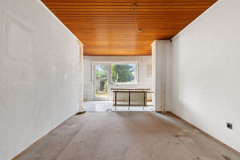 HUST Immobilien GmbH & Co. KG - Immobilienangebot - Karlsruhe / Daxlanden - Alle - Sanierungsbedürftige DHH mit Potenzial – Garten & Terrasse in ruhiger Lage in KA-Daxlanden