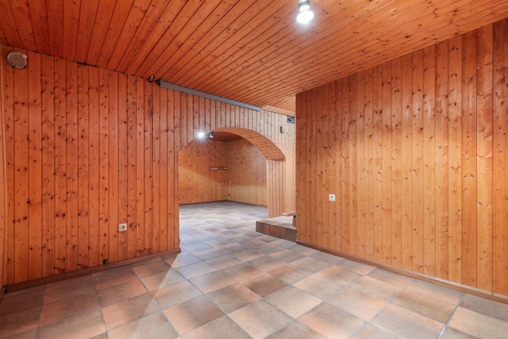 HUST Immobilien GmbH & Co. KG - Immobilienangebot - Karlsruhe / Daxlanden - Alle - Sanierungsbedürftige DHH mit Potenzial – Garten & Terrasse in ruhiger Lage in KA-Daxlanden
