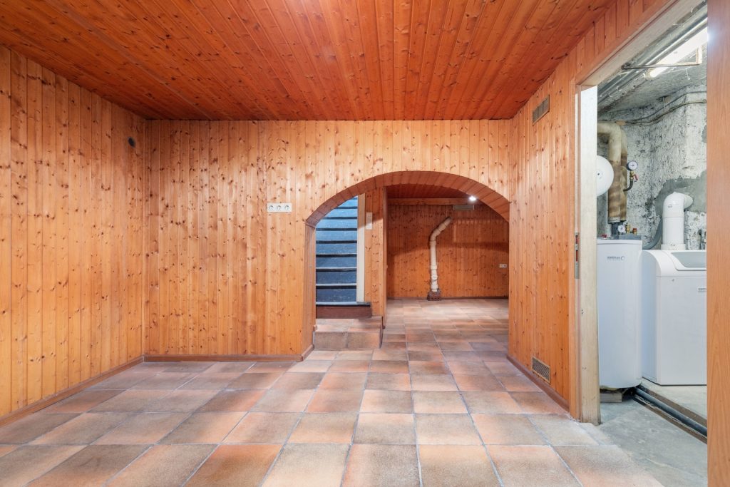 HUST Immobilien GmbH & Co. KG - Immobilienangebot - Karlsruhe / Daxlanden - Alle - Sanierungsbedürftige DHH mit Potenzial – Garten & Terrasse in ruhiger Lage in KA-Daxlanden