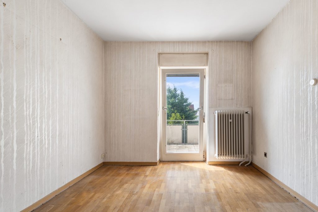 HUST Immobilien GmbH & Co. KG - Immobilienangebot - Karlsruhe / Daxlanden - Alle - Sanierungsbedürftige DHH mit Potenzial – Garten & Terrasse in ruhiger Lage in KA-Daxlanden