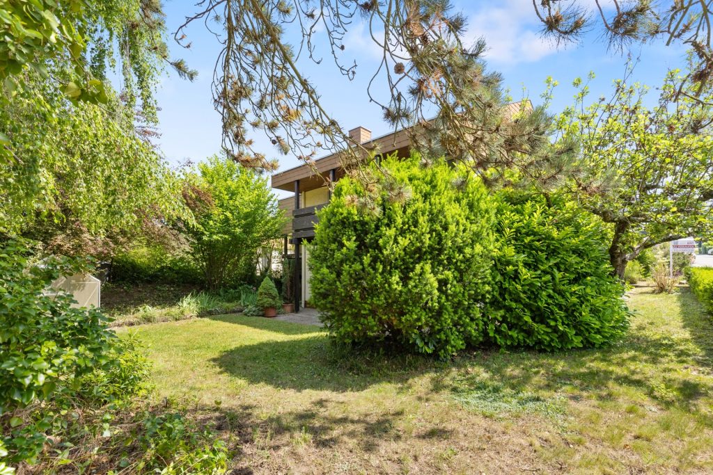 HUST Immobilien GmbH & Co. KG - Immobilienangebot - Karlsruhe / Grünwettersbach - Alle - Einfamilienhaus mit Split-Level Grundriss, großem Garten und großem Hof