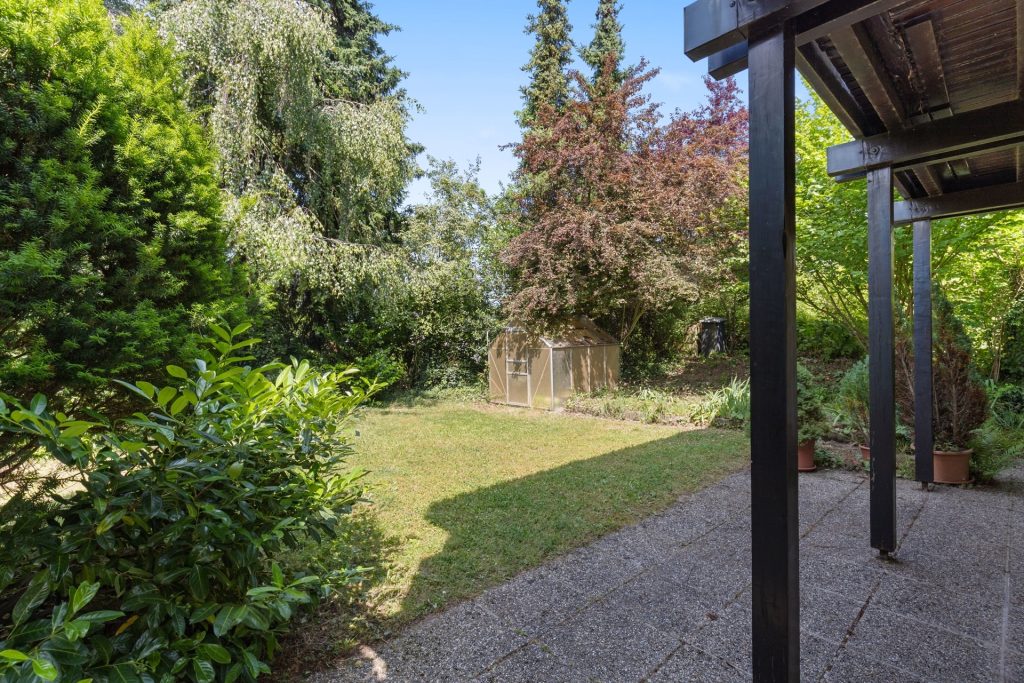 HUST Immobilien GmbH & Co. KG - Immobilienangebot - Karlsruhe / Grünwettersbach - Alle - Einfamilienhaus mit Split-Level Grundriss, großem Garten und großem Hof