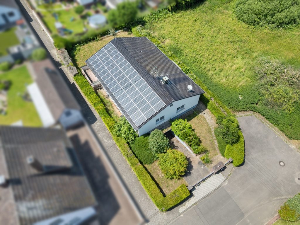 HUST Immobilien GmbH & Co. KG - Immobilienangebot - Leimersheim - Alle - Wohnen auf einer Ebene – Bungalow mit Gestaltungspotenzial in ruhiger Lage