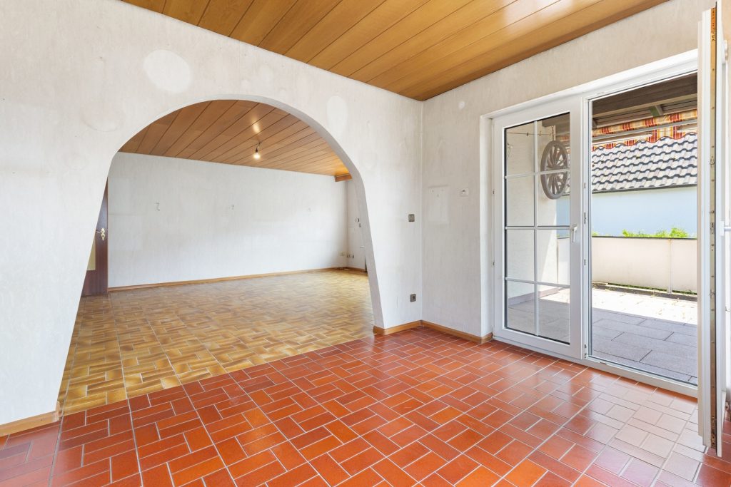 HUST Immobilien GmbH & Co. KG - Immobilienangebot - Leimersheim - Alle - Wohnen auf einer Ebene – Bungalow mit Gestaltungspotenzial in ruhiger Lage