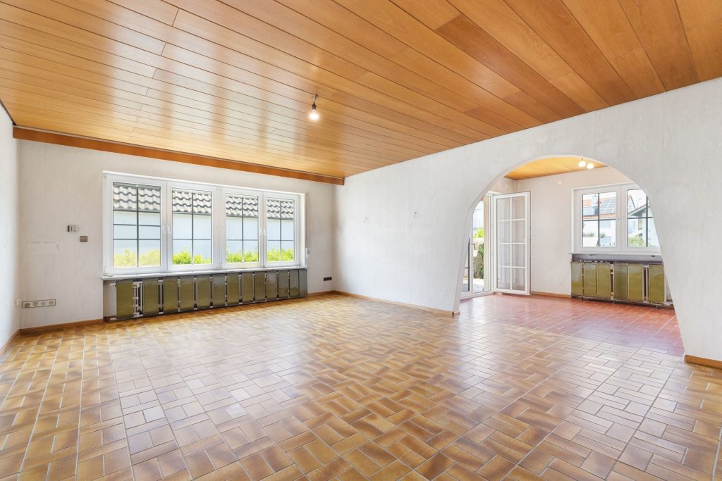 HUST Immobilien GmbH & Co. KG - Immobilienangebot - Leimersheim - Alle - Wohnen auf einer Ebene – Bungalow mit Gestaltungspotenzial in ruhiger Lage