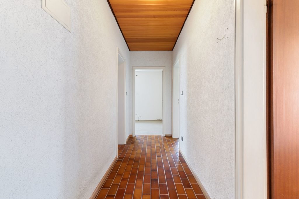 HUST Immobilien GmbH & Co. KG - Immobilienangebot - Leimersheim - Alle - Wohnen auf einer Ebene – Bungalow mit Gestaltungspotenzial in ruhiger Lage