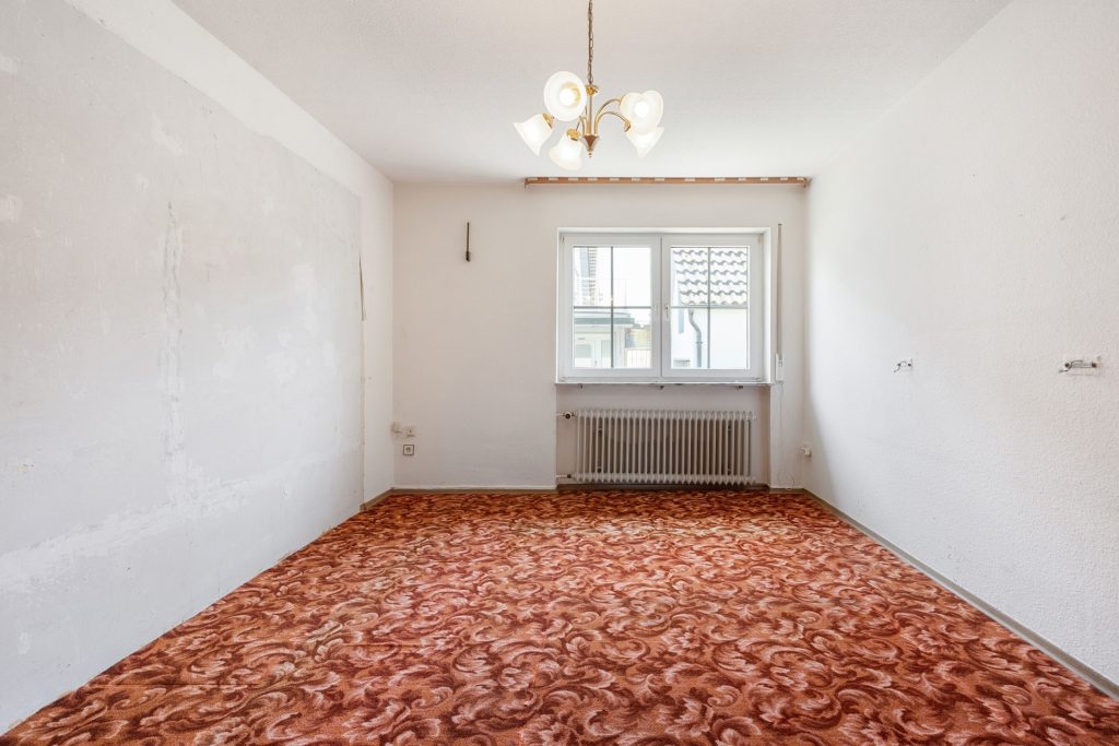 HUST Immobilien GmbH & Co. KG - Immobilienangebot - Leimersheim - Alle - Wohnen auf einer Ebene – Bungalow mit Gestaltungspotenzial in ruhiger Lage