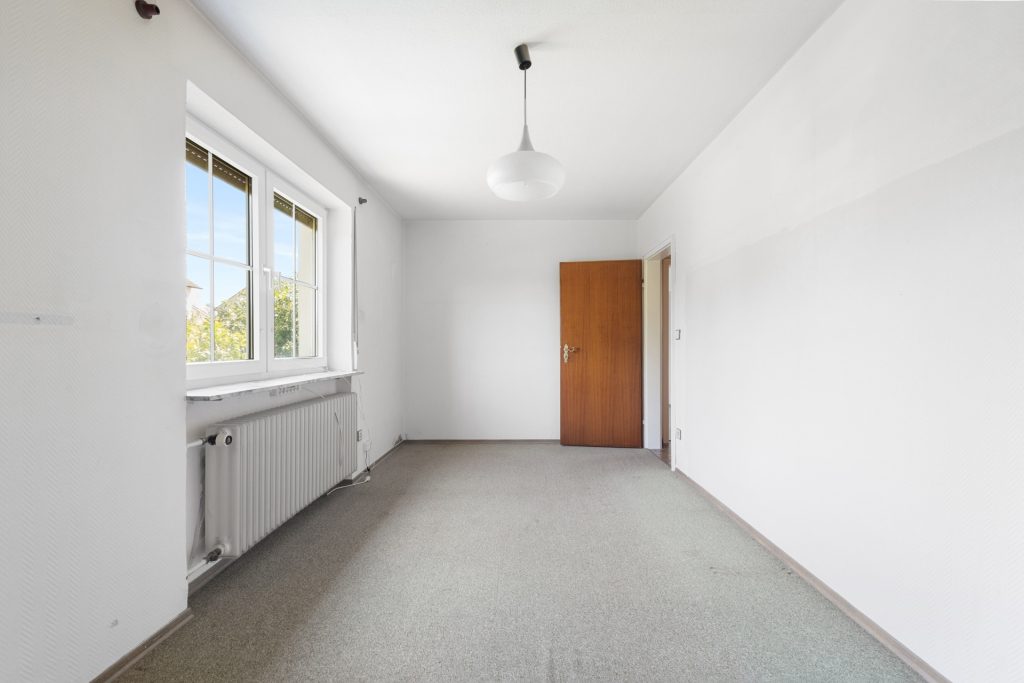 HUST Immobilien GmbH & Co. KG - Immobilienangebot - Leimersheim - Alle - Wohnen auf einer Ebene – Bungalow mit Gestaltungspotenzial in ruhiger Lage
