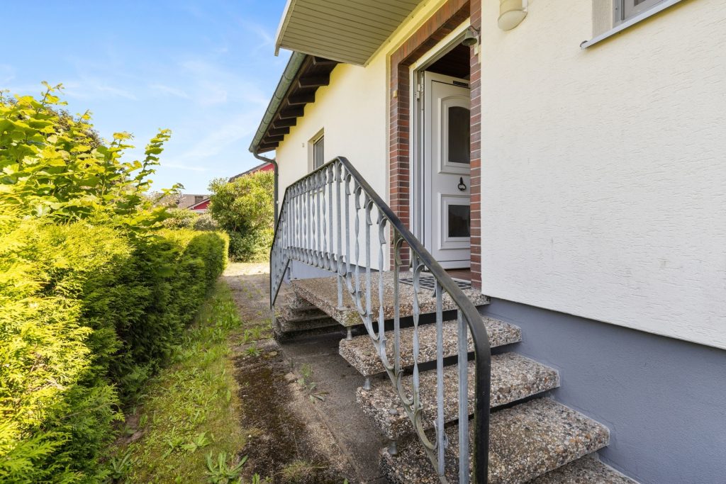 HUST Immobilien GmbH & Co. KG - Immobilienangebot - Leimersheim - Alle - Wohnen auf einer Ebene – Bungalow mit Gestaltungspotenzial in ruhiger Lage