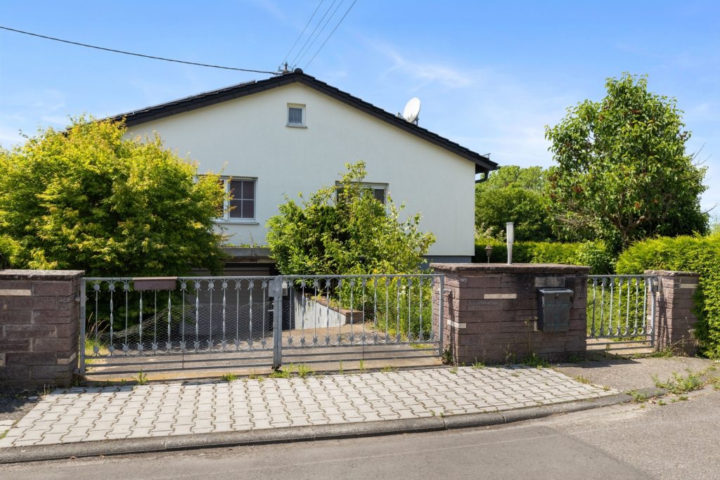 HUST Immobilien GmbH & Co. KG - Immobilienangebot - Leimersheim - Alle - Wohnen auf einer Ebene – Bungalow mit Gestaltungspotenzial in ruhiger Lage