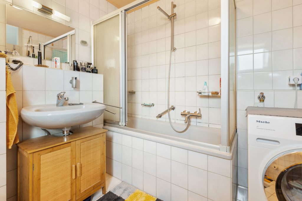 HUST Immobilien GmbH & Co. KG - Immobilienangebot - Stutensee / Blankenloch - Alle - Kapitalanlage in Stutensee – Vermietete 2-Zimmer-Wohnung mit Balkon & Stellplätzen