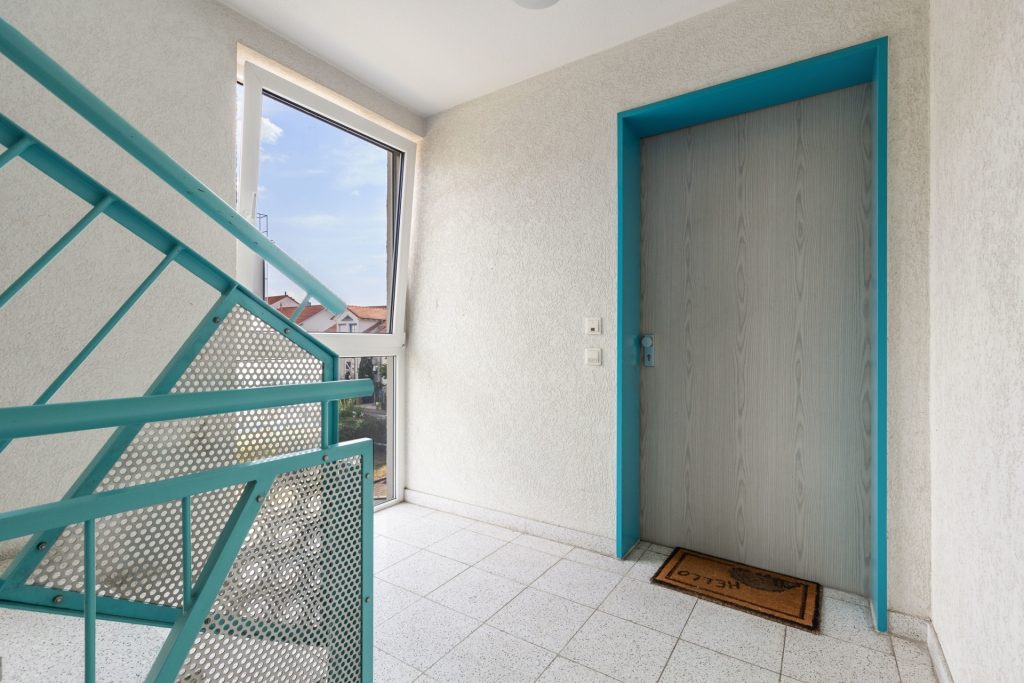 HUST Immobilien GmbH & Co. KG - Immobilienangebot - Stutensee / Blankenloch - Alle - Kapitalanlage in Stutensee – Vermietete 2-Zimmer-Wohnung mit Balkon & Stellplätzen