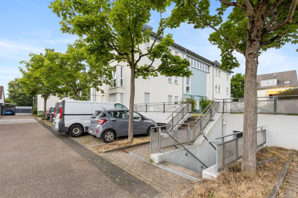 HUST Immobilien GmbH & Co. KG - Immobilienangebot - Stutensee / Blankenloch - Alle - Kapitalanlage in Stutensee – Vermietete 2-Zimmer-Wohnung mit Balkon & Stellplätzen