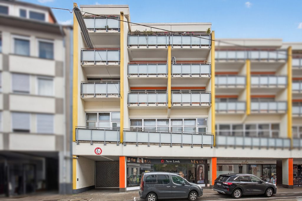 Frontalsicht HUST Immobilien GmbH & Co. KG - Immobilienangebot - Karlsruhe - Alle - Vermietete 1-Zimmer-Wohnung mit Loggia in zentraler Innenstadtlage