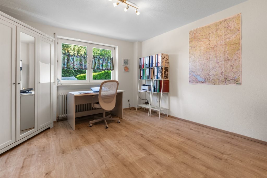 HUST Immobilien GmbH & Co. KG - Immobilienangebot - Baden-Baden - Alle - Doppelhaushälfte mit Terrasse, Stellplätzen & ausbaufähigem Dachgeschoss – ideal für kleine Familien