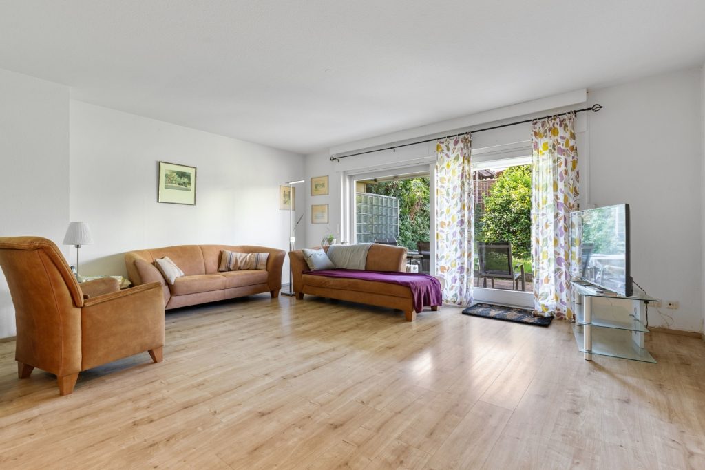 HUST Immobilien GmbH & Co. KG - Immobilienangebot - Baden-Baden - Alle - Doppelhaushälfte mit Terrasse, Stellplätzen & ausbaufähigem Dachgeschoss – ideal für kleine Familien