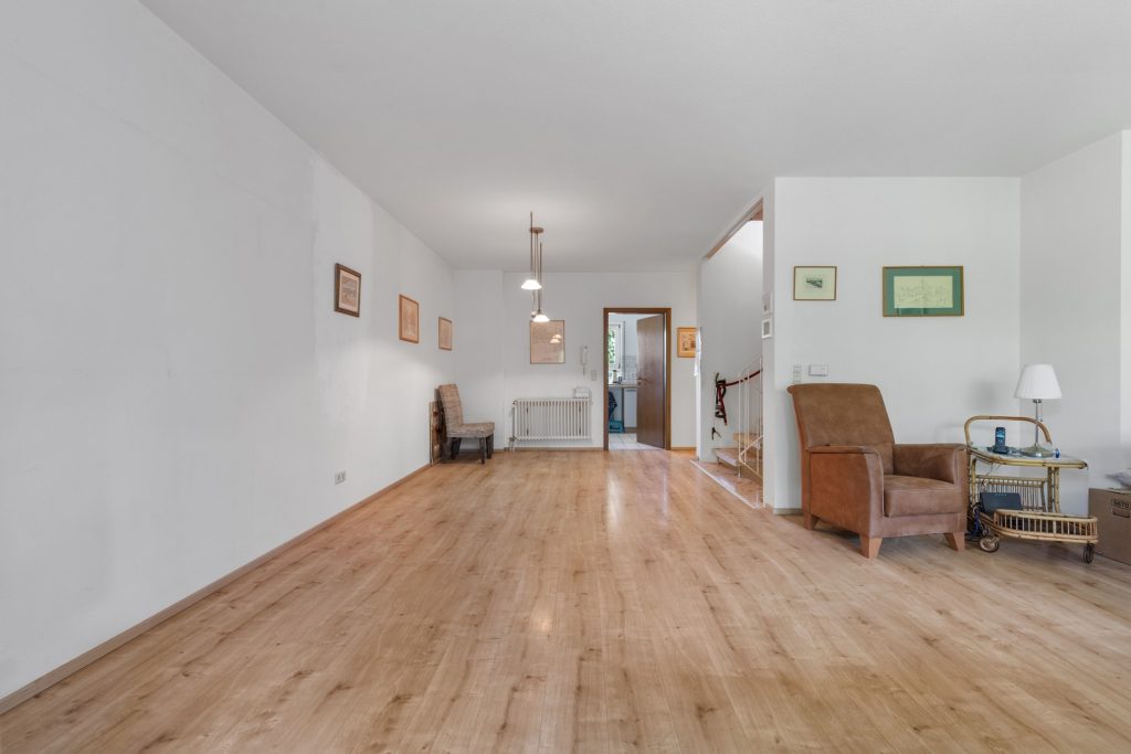 HUST Immobilien GmbH & Co. KG - Immobilienangebot - Baden-Baden - Alle - Doppelhaushälfte mit Terrasse, Stellplätzen & ausbaufähigem Dachgeschoss – ideal für kleine Familien