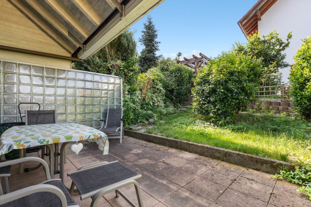HUST Immobilien GmbH & Co. KG - Immobilienangebot - Baden-Baden - Alle - Doppelhaushälfte mit Terrasse, Stellplätzen & ausbaufähigem Dachgeschoss – ideal für kleine Familien