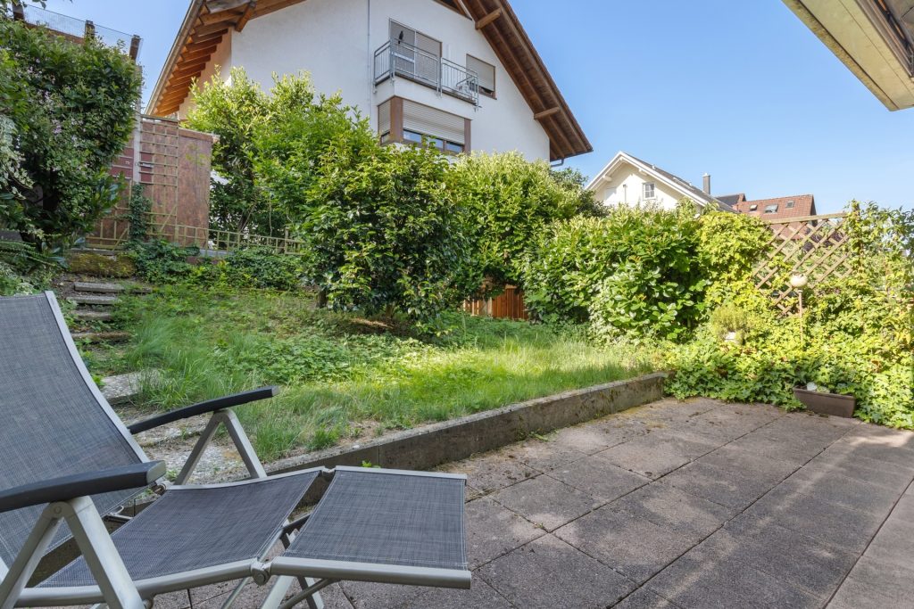 HUST Immobilien GmbH & Co. KG - Immobilienangebot - Baden-Baden - Alle - Doppelhaushälfte mit Terrasse, Stellplätzen & ausbaufähigem Dachgeschoss – ideal für kleine Familien