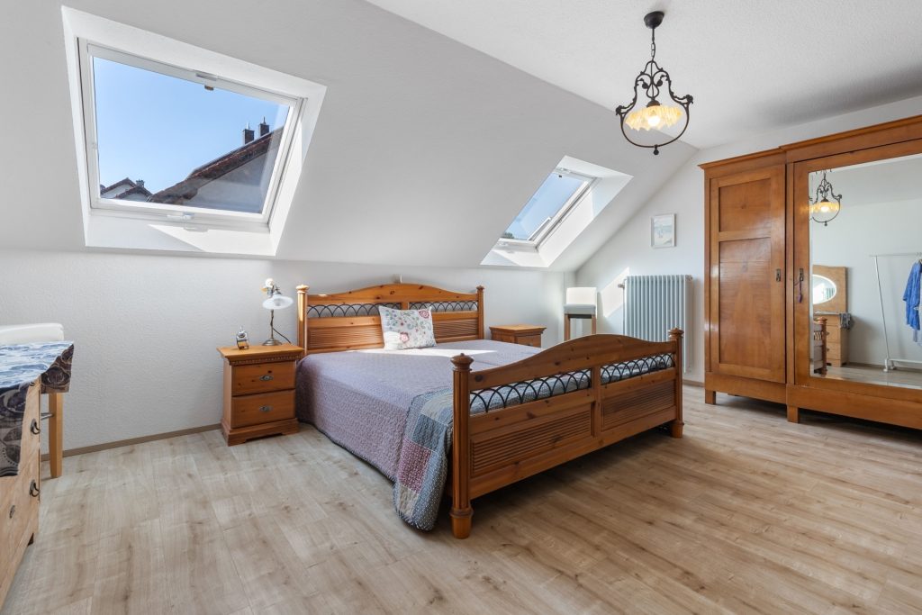 HUST Immobilien GmbH & Co. KG - Immobilienangebot - Baden-Baden - Alle - Doppelhaushälfte mit Terrasse, Stellplätzen & ausbaufähigem Dachgeschoss – ideal für kleine Familien