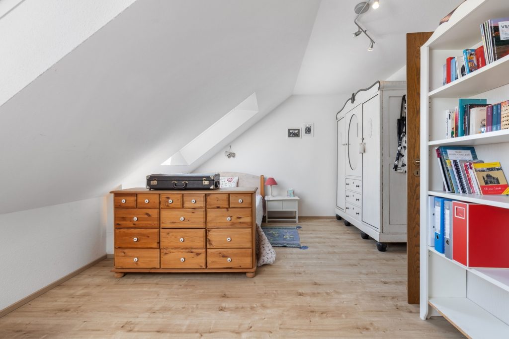 HUST Immobilien GmbH & Co. KG - Immobilienangebot - Baden-Baden - Alle - Doppelhaushälfte mit Terrasse, Stellplätzen & ausbaufähigem Dachgeschoss – ideal für kleine Familien