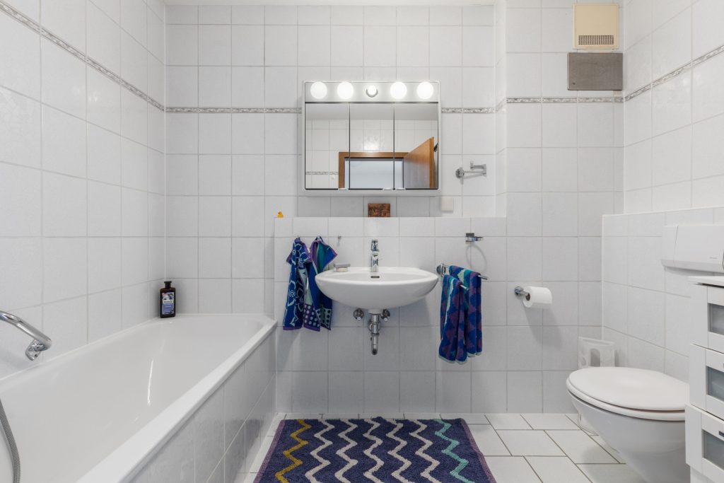 HUST Immobilien GmbH & Co. KG - Immobilienangebot - Baden-Baden - Alle - Doppelhaushälfte mit Terrasse, Stellplätzen & ausbaufähigem Dachgeschoss – ideal für kleine Familien