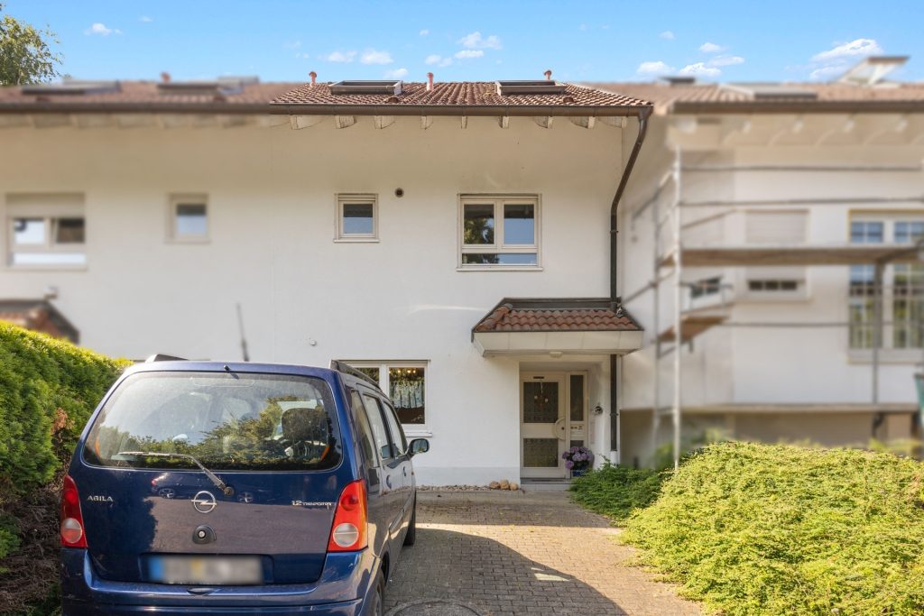 HUST Immobilien GmbH & Co. KG - Immobilienangebot - Baden-Baden - Alle - Doppelhaushälfte mit Terrasse, Stellplätzen & ausbaufähigem Dachgeschoss – ideal für kleine Familien