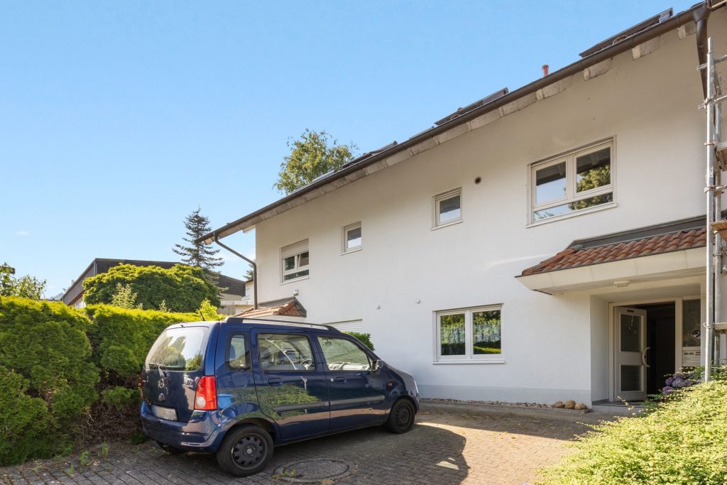 HUST Immobilien GmbH & Co. KG - Immobilienangebot - Baden-Baden - Alle - Doppelhaushälfte mit Terrasse, Stellplätzen & ausbaufähigem Dachgeschoss – ideal für kleine Familien