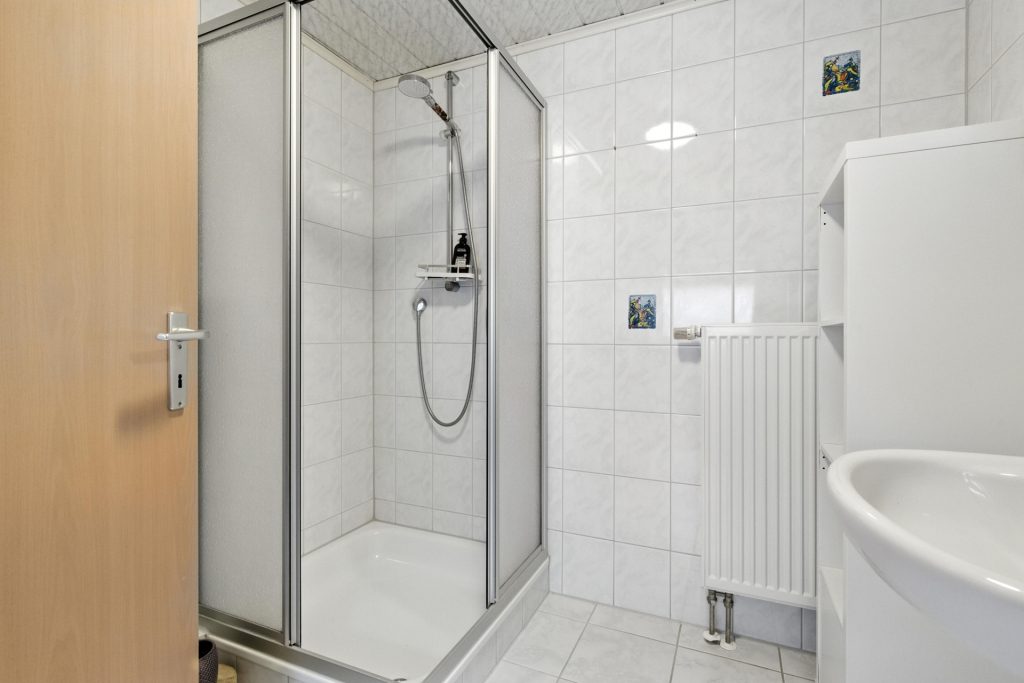 HUST Immobilien GmbH & Co. KG - Immobilienangebot - Marxzell - Alle - Viel Platz, viele Möglichkeiten – Ihr neues Zuhause in traumhafter Lage von Pfaffenrot! EFH mit ELW